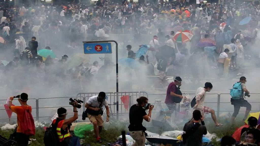 Manifestación democrática, reprimida en Hong Kong