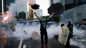 Manifestación democrática, reprimida en Hong Kong