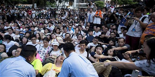 Manifestación democrática, reprimida en Hong Kong