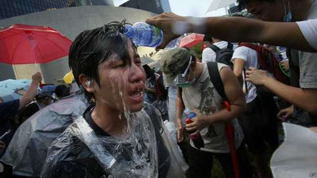 Manifestación democrática, reprimida en Hong Kong
