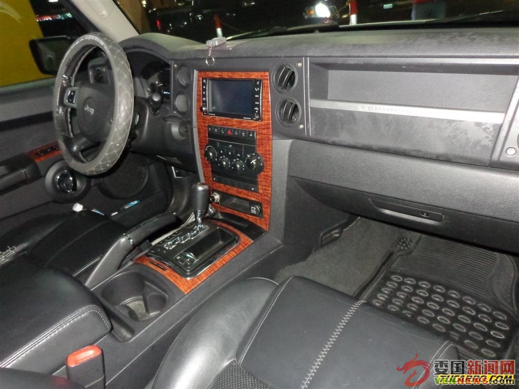 jeep-commander-392511-MLV20568049447_012016-F.jpg
