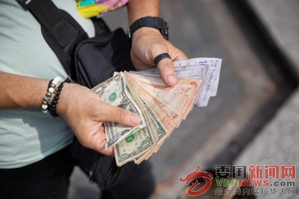 tsize_600x400_BolivaresDolares.jpg
