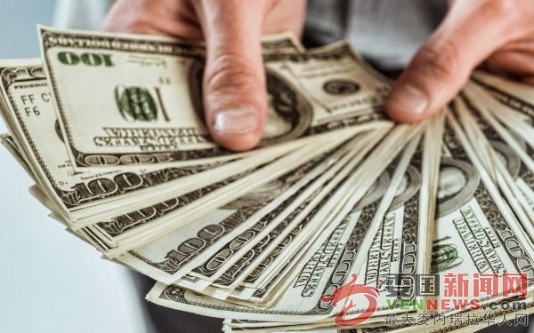 tsize_600x400_DOLARES-NUEVOS-25-08.jpg